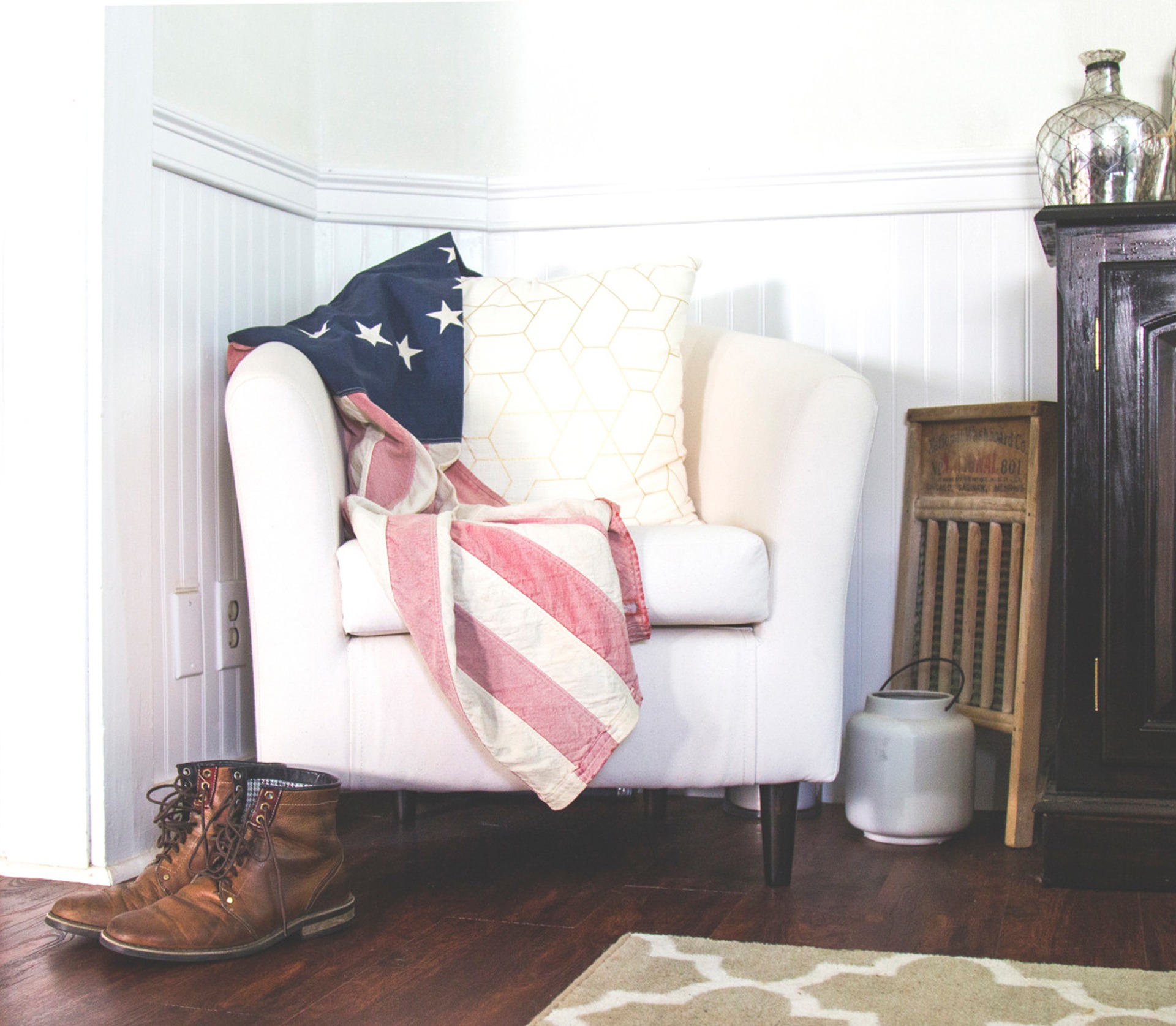 we support our hometown heroes with a discount at paran homes in traditions of brasleton/ image credit: pixabay/ free-photos-242387