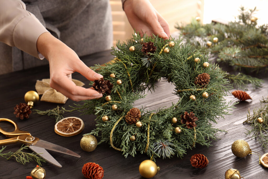 traditional decor favors simple natural elements belchonock © 123rf