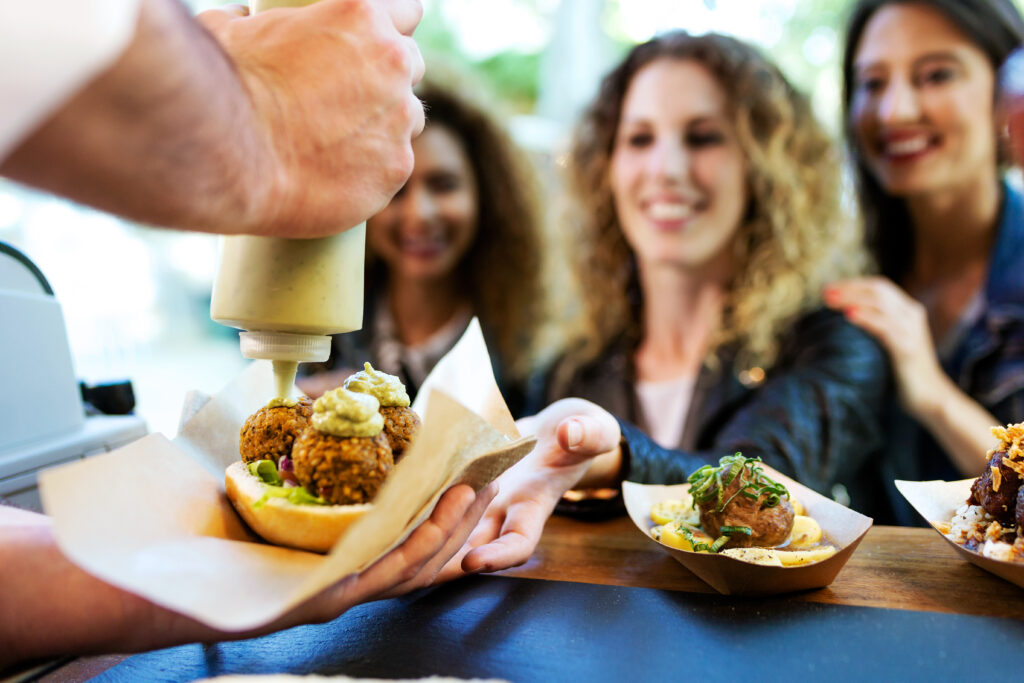 Three women eating at food truck Josep Suria © Shutterstock