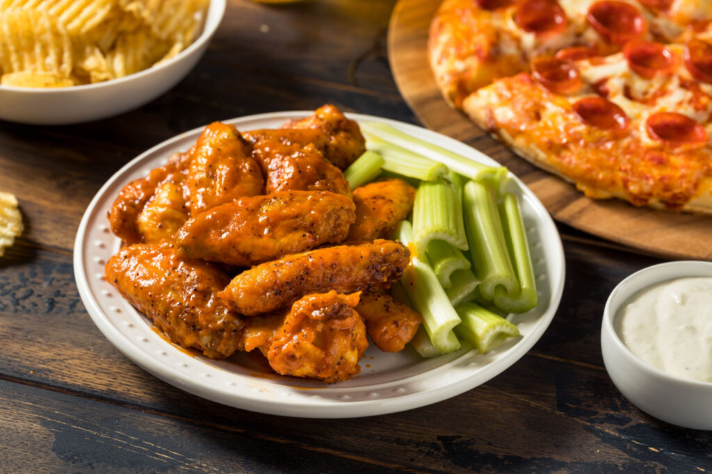 Pizza and wings game day Brent Hofacker © Shutterstock