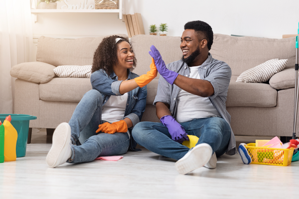 Couple spring cleaning Shutterstock © Prostock-studio 