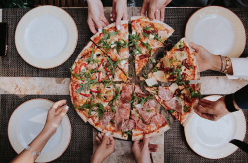 Friends eating pizza