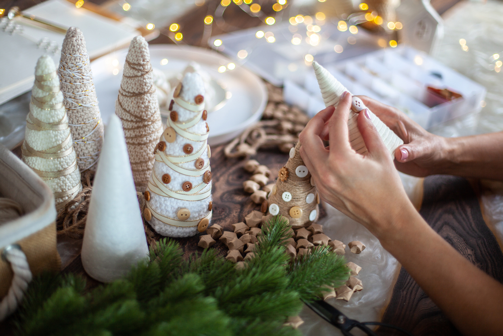 DIY Mini Christmas Trees ©Kostikova Natalia