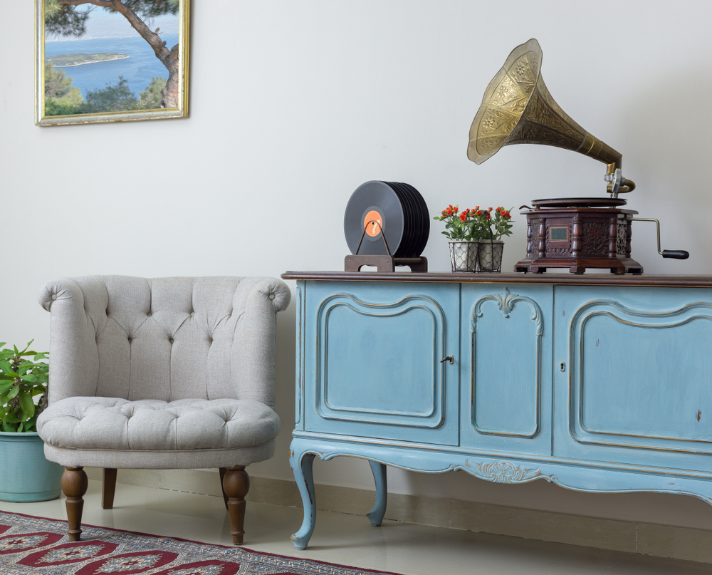 Add retro and vintage decor as statement pieces for your home decor ©Halit Sadik