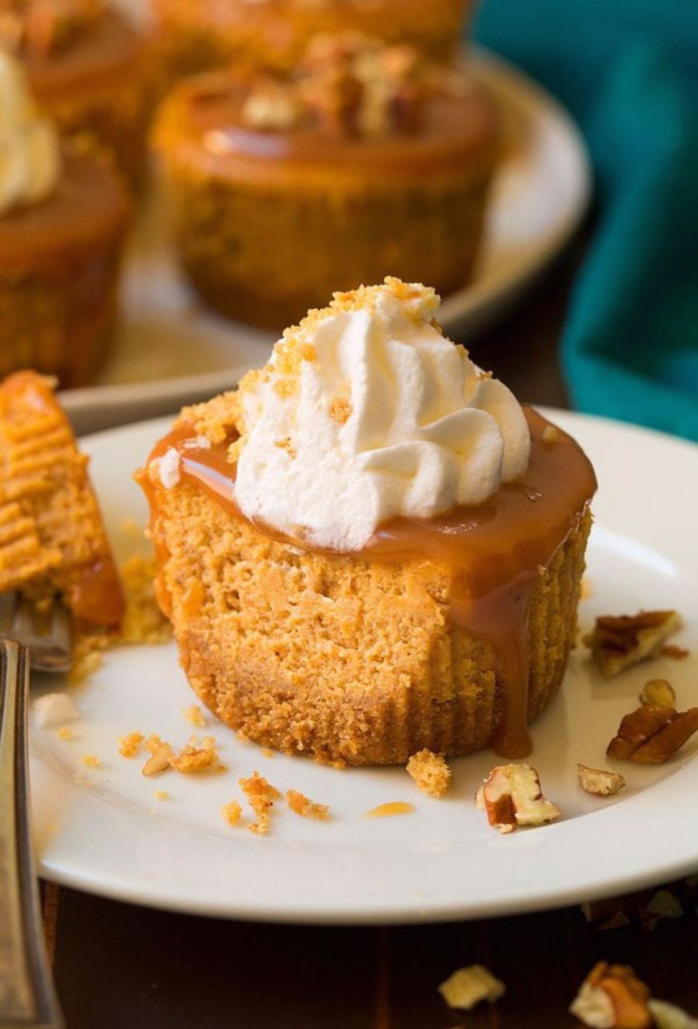 Mini pumpkin cheesecake topped with salted caramel sauce ©riyantiajeng